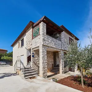 Apartment Red Karmenita, Umag